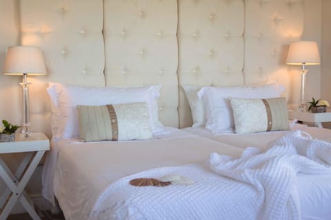138 Marine Beachfront Guesthouse Bed and Breakfast in Western Cape