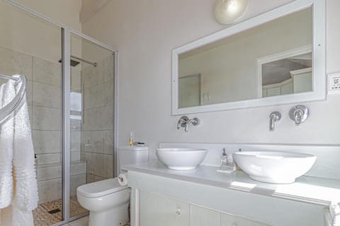 138 Marine Beachfront Guesthouse Bed and Breakfast in Western Cape