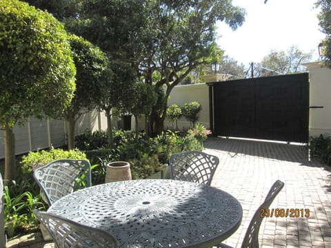 Navona Constantia Guest Cottage Bed and Breakfast in Cape Town