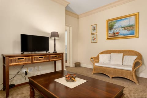 Gable Manor by Neighbourgood Bed and Breakfast in Franschhoek