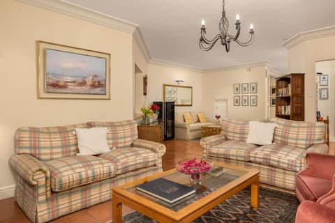 Gable Manor by Neighbourgood Bed and Breakfast in Franschhoek