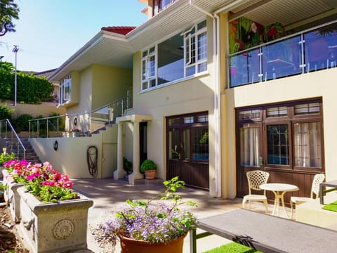 Sundown Manor Guesthouse Bed and Breakfast in Sea Point