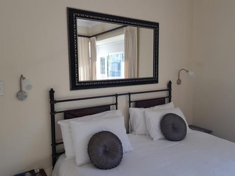 Sundown Manor Guesthouse Bed and Breakfast in Sea Point