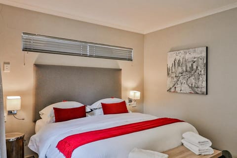 Lavender Manor Guest Lodge Bed and Breakfast in Hermanus