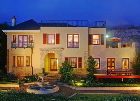 Lavender Manor Guest Lodge Bed and Breakfast in Hermanus