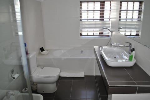 Cotswold House Bed and Breakfast in Cape Town