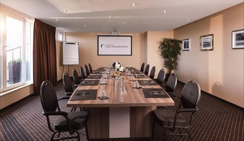 Hotel Charleroi Airport - Van Der Valk Hotel in Charleroi