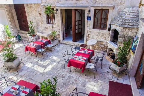 Palace Derossi Bed and Breakfast in Trogir