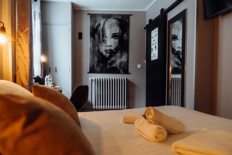 Hotel Le Dauphin Les Loges Hotel in Honfleur
