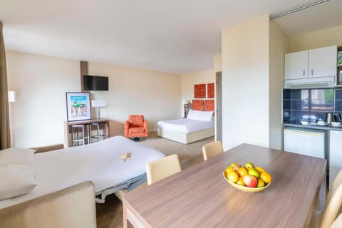 Kyriad ChambÃ©ry Centre - HÃ´tel et RÃ©sidence Apartment hotel in Chambery