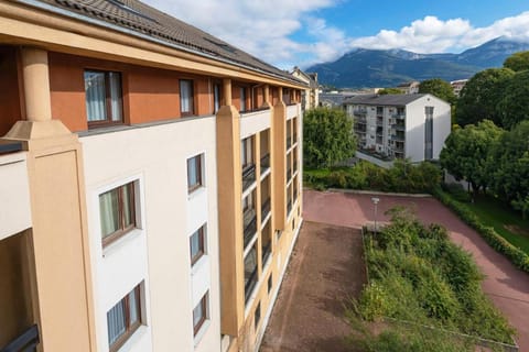Kyriad ChambÃ©ry Centre - HÃ´tel et RÃ©sidence Apartment hotel in Chambery