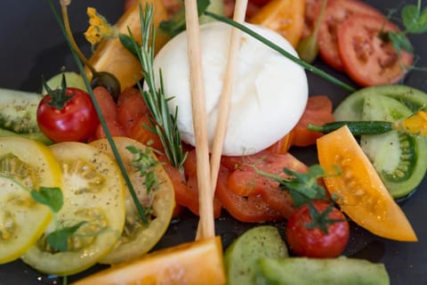 Hotel Aux Vieux Remparts, The Originals Relais (Relais du Silence) Hotel in Île-de-France