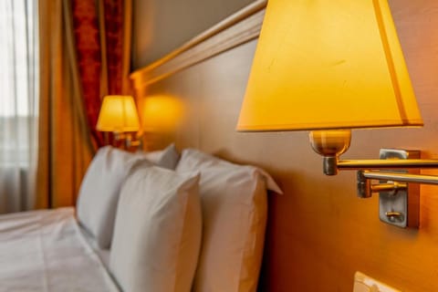 VILNIUS PARK PLAZA HOTEL, Restaurant & Terrace, Panorama Bar, Conference & Banquet Center Hotel in Vilnius