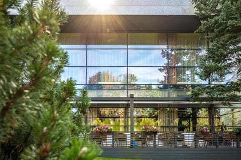 VILNIUS PARK PLAZA HOTEL, Restaurant & Terrace, Panorama Bar, Conference & Banquet Center Hotel in Vilnius