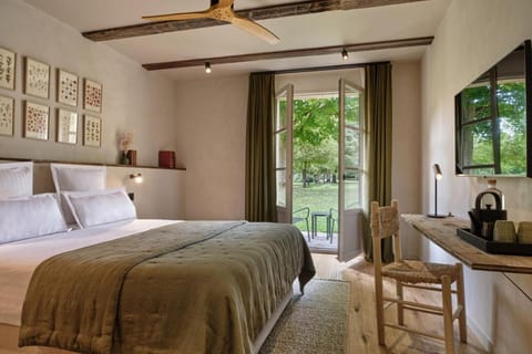 Chateau De Villiers-Le-Mahieu Hotel in Île-de-France