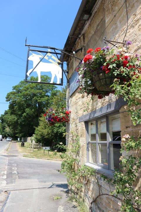 The Lamb Inn Inn in West Oxfordshire District