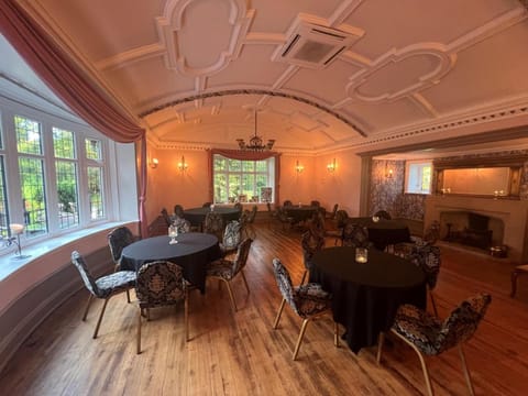 Brook Hall Hotel Hotel in Ellesmere Port