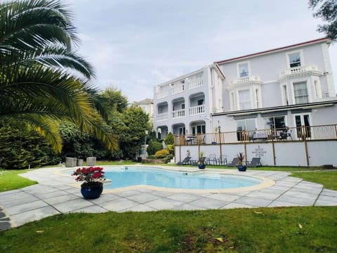 The Glenorleigh Hotel Bed and Breakfast in Torquay