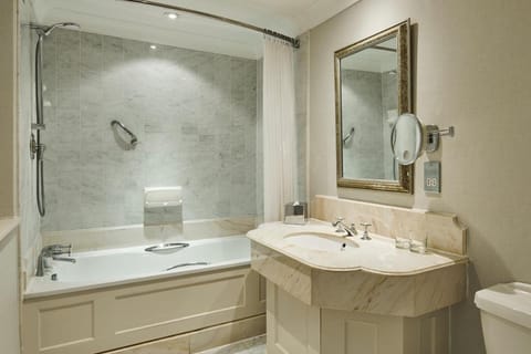 Hanbury Manor Marriott Hotel & Country Club Hotel in East Hertfordshire District