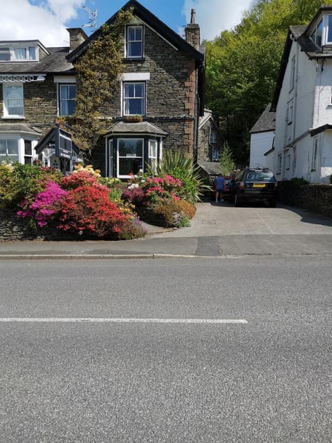 Brooklands Guest House Bed and Breakfast in Bowness-on-Windermere