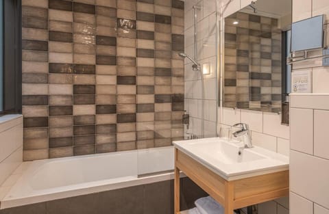 Hotel Izzy Hotel in Vanves