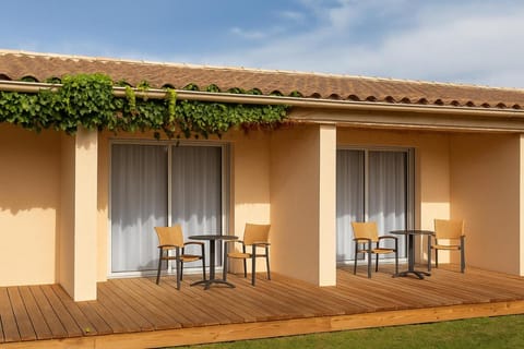 Golden Tulip Avignon Le Paradou Hotel in Avignon