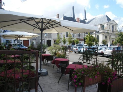 Logis Le Puits Doré Hotel in Centre-Val de Loire