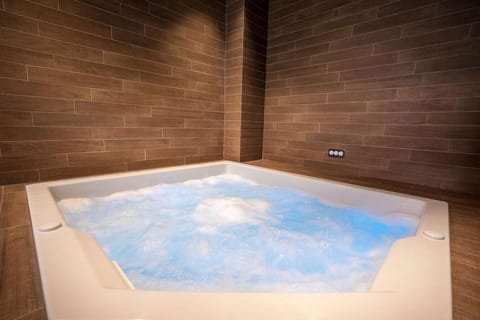 Best Western Plus Hostellerie Du Vallon Hotel in Deauville