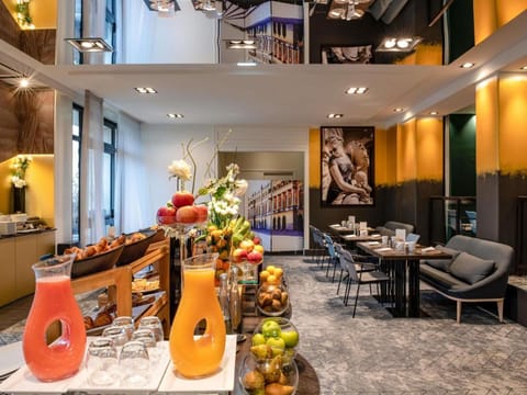 Le Louis Versailles Château Hotel-MGallery Hotel in Versailles