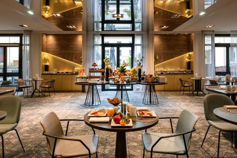 Le Louis Versailles Château Hotel-MGallery Hotel in Versailles