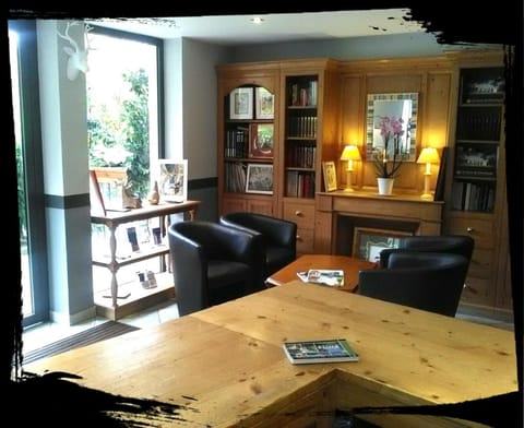 Residence Hotel Les Ducs De Chevreuse Apartment hotel in Île-de-France