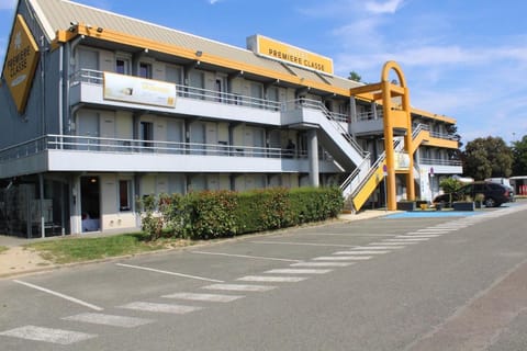 Premiere Classe Saint Quentin En Yvelines - Elancourt Hotel in Île-de-France