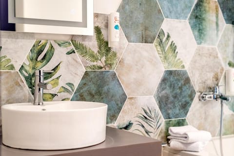 O'Cub Hotel Citotel Les Logis Hotel in Villeneuve-lès-Avignon