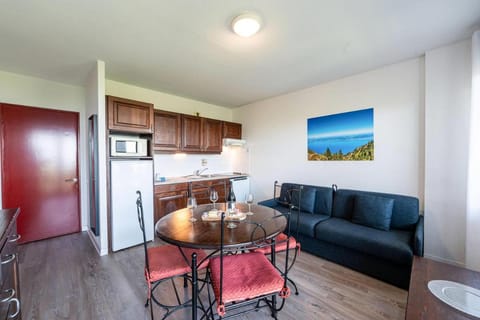 Zenitude Evian Les Terrasses du Lac, an Ascend Collection Hotel Hotel in Évian-les-Bains