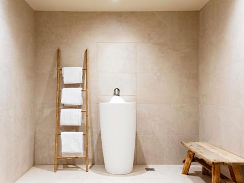 Hotel Mercure Omaha Beach Hotel in Normandy