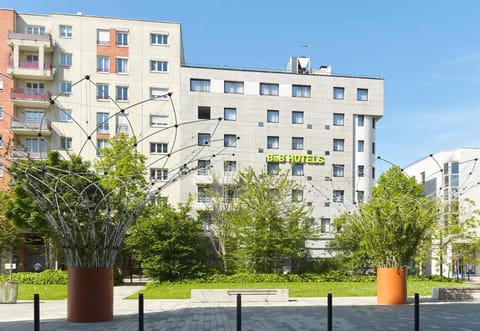 B&B HOTEL Saint-Quentin-en-Yvelines Centre Gare 4 étoiles Hotel in Montigny-le-Bretonneux