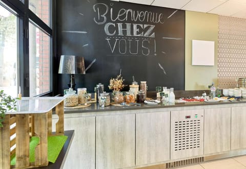 B&B HOTEL Saint-Quentin-en-Yvelines Centre Gare 4 étoiles Hotel in Montigny-le-Bretonneux