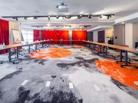 Mercure Paris Massy Gare TGV Hotel in Massy