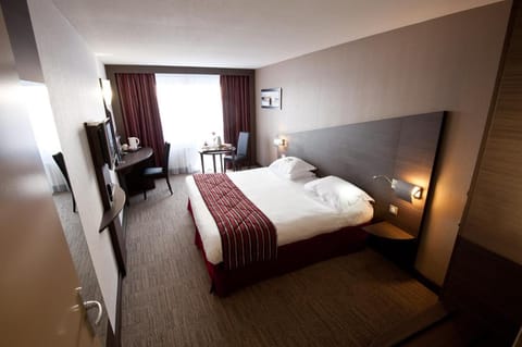 Mercure Vannes Le Port Hotel in Séné