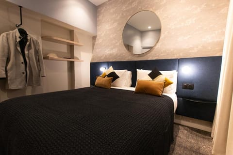 Mercure Paris Tour Eiffel Pont Mirabeau Hotel in Paris