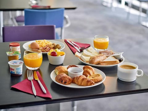 B&B HOTEL Cergy Port 4 étoiles Hotel in Cergy