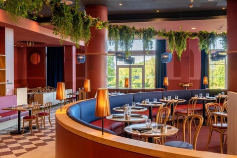 Grand Magic Hotel Hotel in Magny-le-Hongre