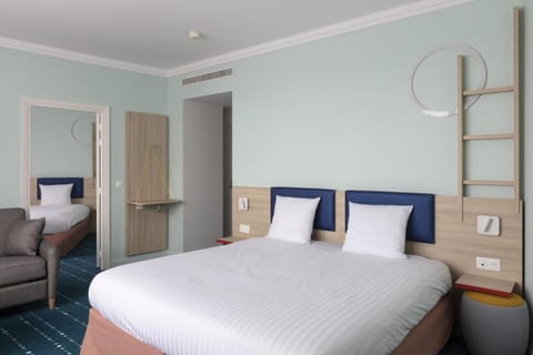 Grand Magic Hotel Hotel in Magny-le-Hongre