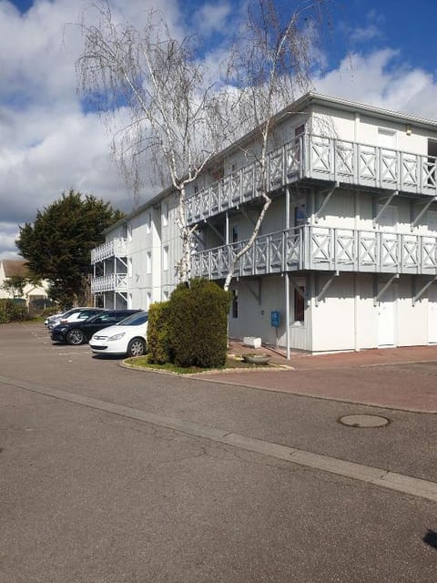 Kyriad Direct Poissy - Acheres Hotel in Poissy