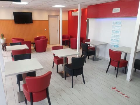 Kyriad Direct Poissy - Acheres Hotel in Poissy