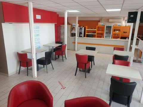 Kyriad Direct Poissy - Acheres Hotel in Poissy