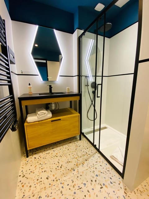 Grand Hotel Clichy Paris Hotel in Clichy