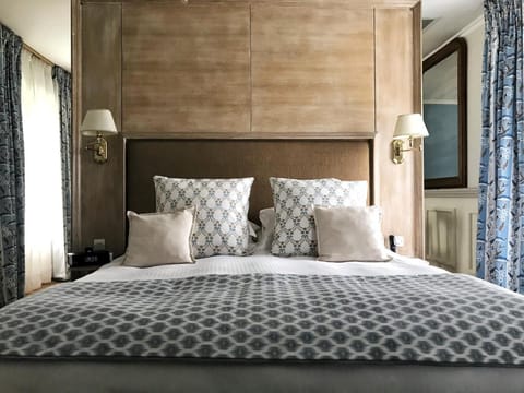 Chateau La Cheneviere Hotel in Normandy