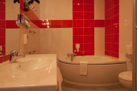 The Originals Boutique, Hotel de l'Univers, Montlucon (Inter-Hotel) Hotel in Montluçon