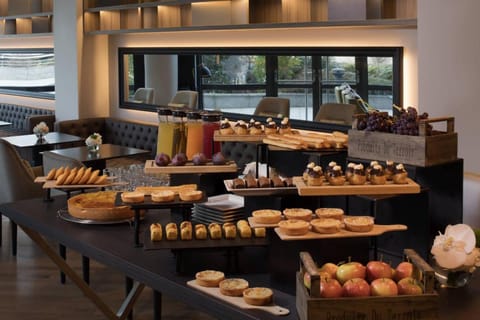 Renaissance by Marriott Paris La Defense Hotel Hotel in Puteaux